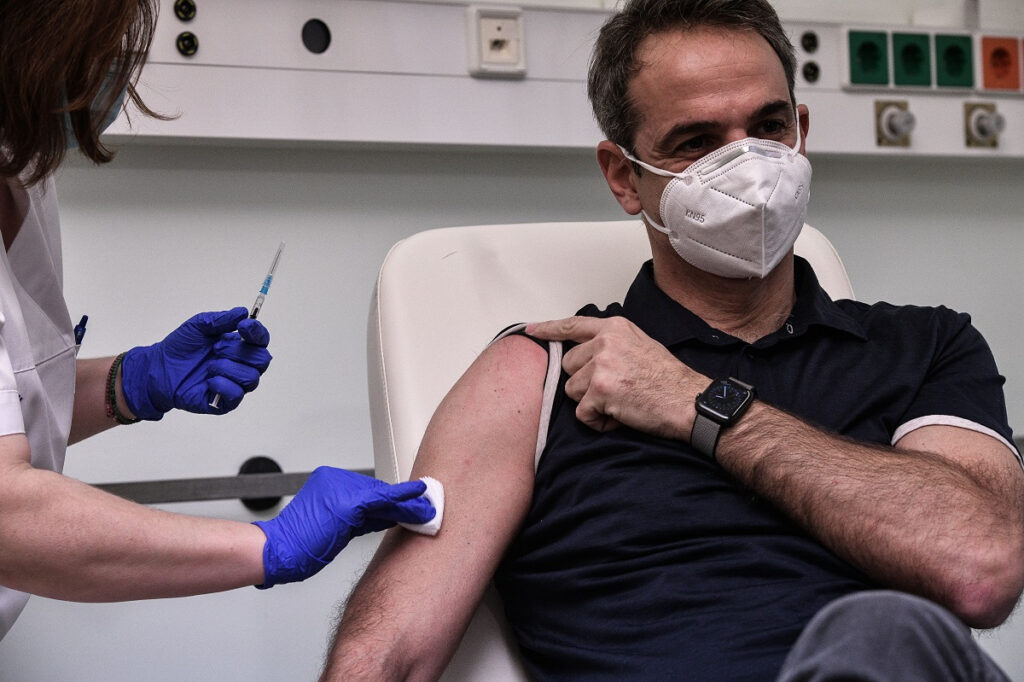 Ο Κυριάκος Μητσοτάκης κάνει αύριο την τρίτη δόση του εμβολίου
