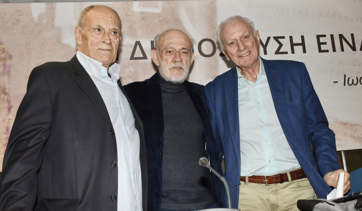 Όταν ο Κ. Χαρδαβέλλας έγραφε ιστορία στους «Ρεπόρτερς» με Γ. Δημαρά και Γ. Λιάνη