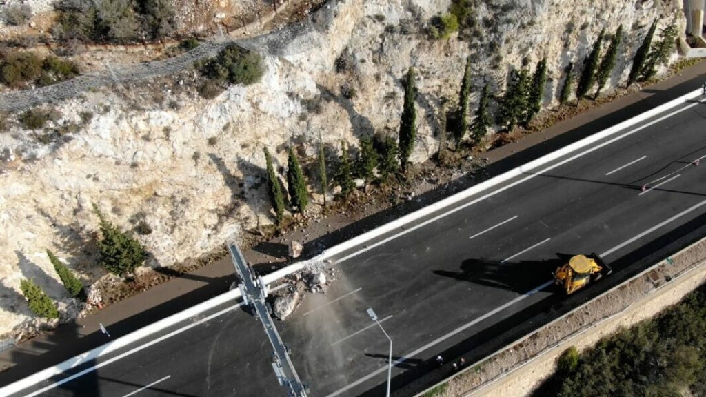 Λέκκας για Κακιά Σκάλα: Ακόμα και η διέλευση ενός φορτηγού μπορεί να προκαλέσει κατολίσθηση