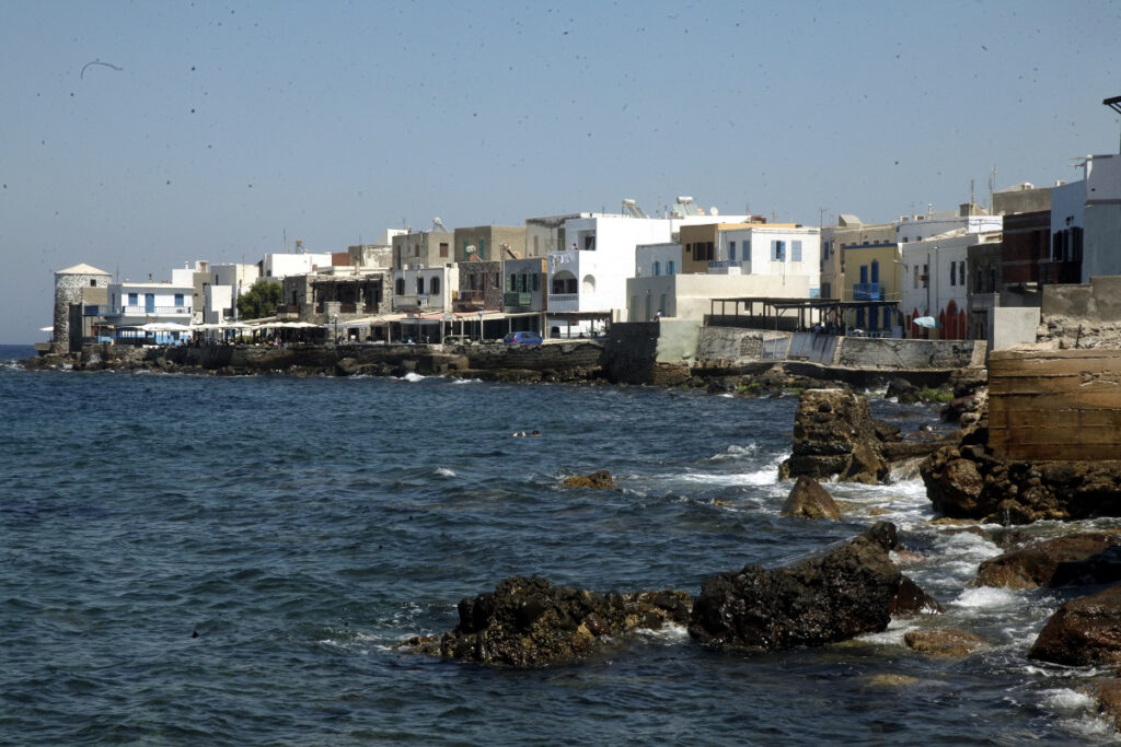 Αναστάτωση στη Νίσυρο: 25 μέρες προθεσμία στον πατέρα για να μην απελαθεί