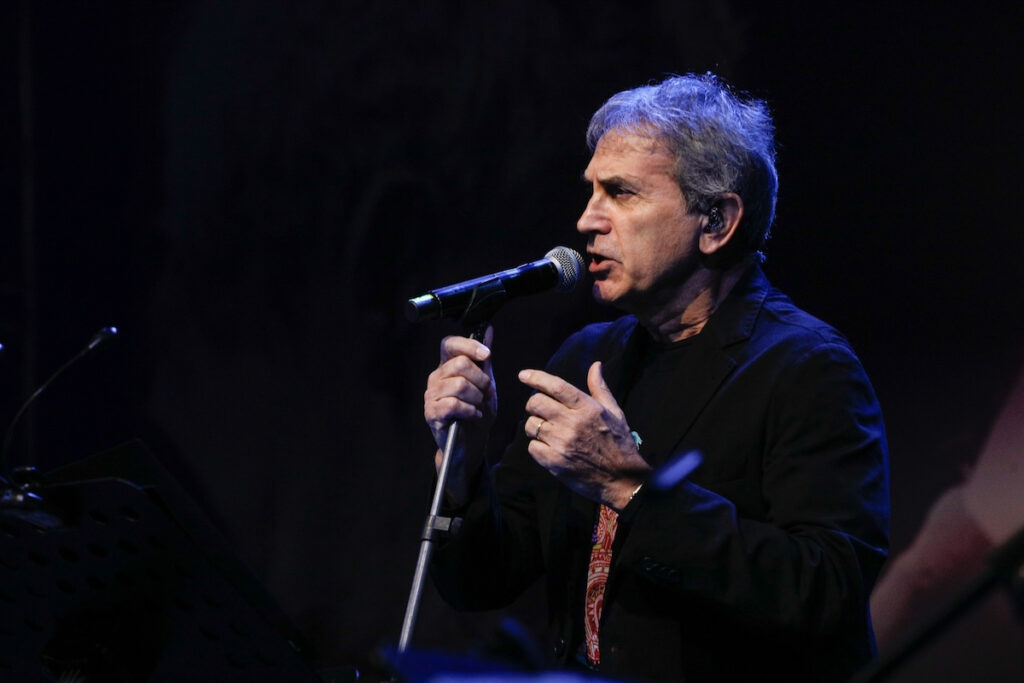 Ο Νταλάρας επανέρχεται για τα ΜΜΕ: «Αυτό σημαίνει ή ότι δεν καταλαβαίνετε ή ότι κάτι άλλο θέλετε»