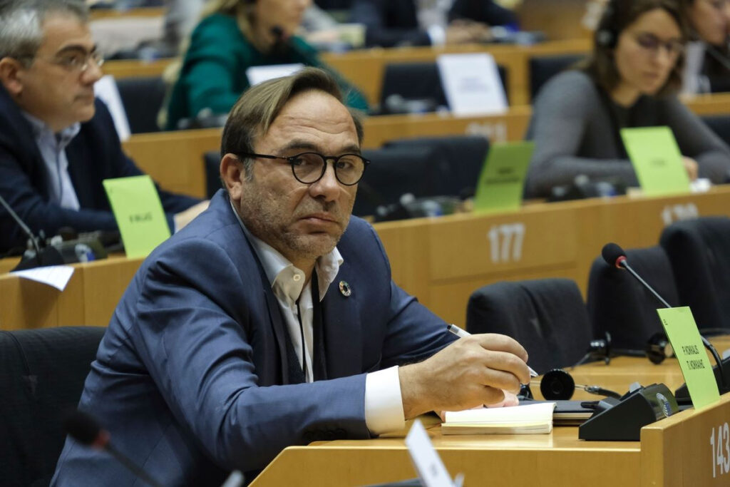 «Κόσμος»: Το κόμμα από τον Πέτρο Κόκκαλη για τις Ευρωεκλογές – Θα ανήκει στους «Πράσινους»