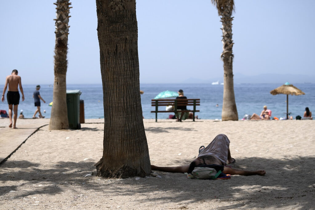 Ακραίος καύσωνας το Σαββατοκύριακο: Πού θα «χτυπήσουν» τα 45άρια – Έρχεται και τρίτο κύμα