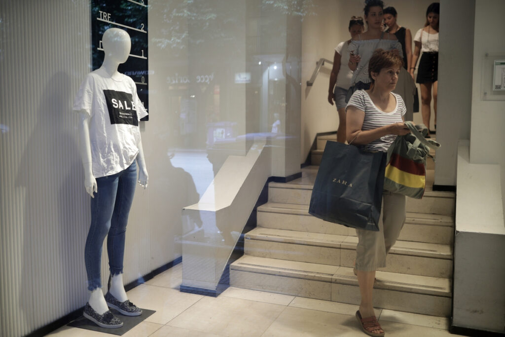Η επόμενη Κυριακή με ανοιχτά μαγαζιά – Αρχίζουν οι εκπτώσεις 2024