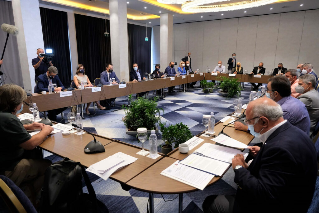 Τσίπρας: Εγκληματική η στρατηγική της κυβέρνησης περί αυτορρύθμισης της αγοράς – 5+1 μέτρα για να μπει φρένο στην ακρίβεια