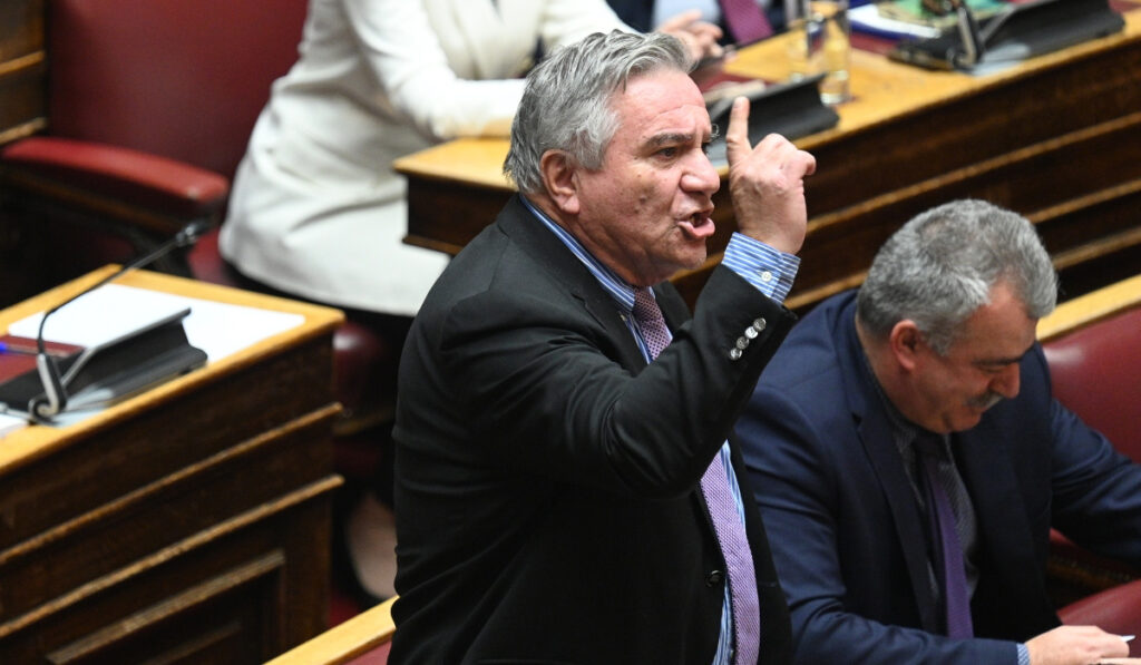 «Θα συνεργαστούμε με τους ωτακουστές μας;»