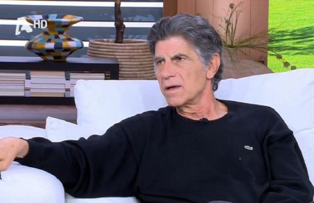Γιάννης Μπέζος: «Δεν μπορούν να κάνουν ούτε ανάγνωση – Το σύστημα υποδύεται ότι εκπαιδεύει»