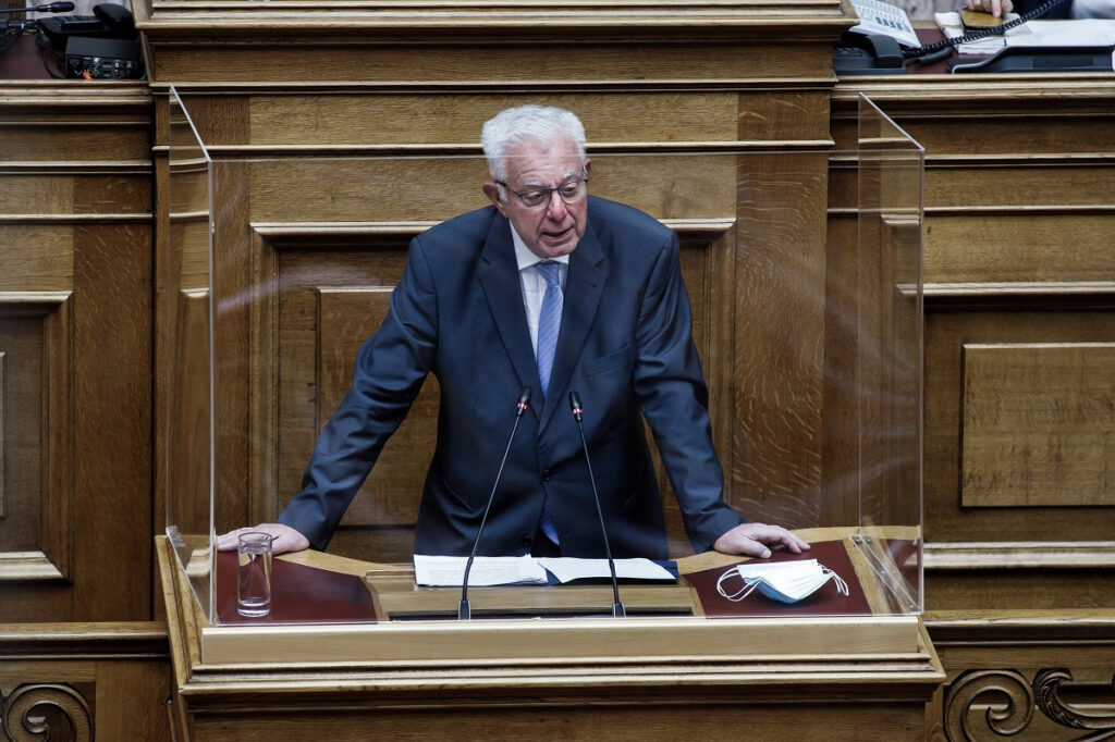 Πικραμμένος: Υποχρεωτικός εμβολιασμός και σε άλλες κατηγορίες και προσλήψεις με «δίπλωμα»