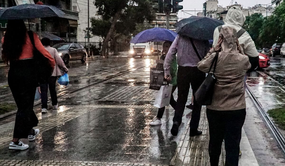 Κακοκαιρία σε τρεις φάσεις: Προσοχή σε 2 περιοχές – Τι θα γίνει στην Αττική
