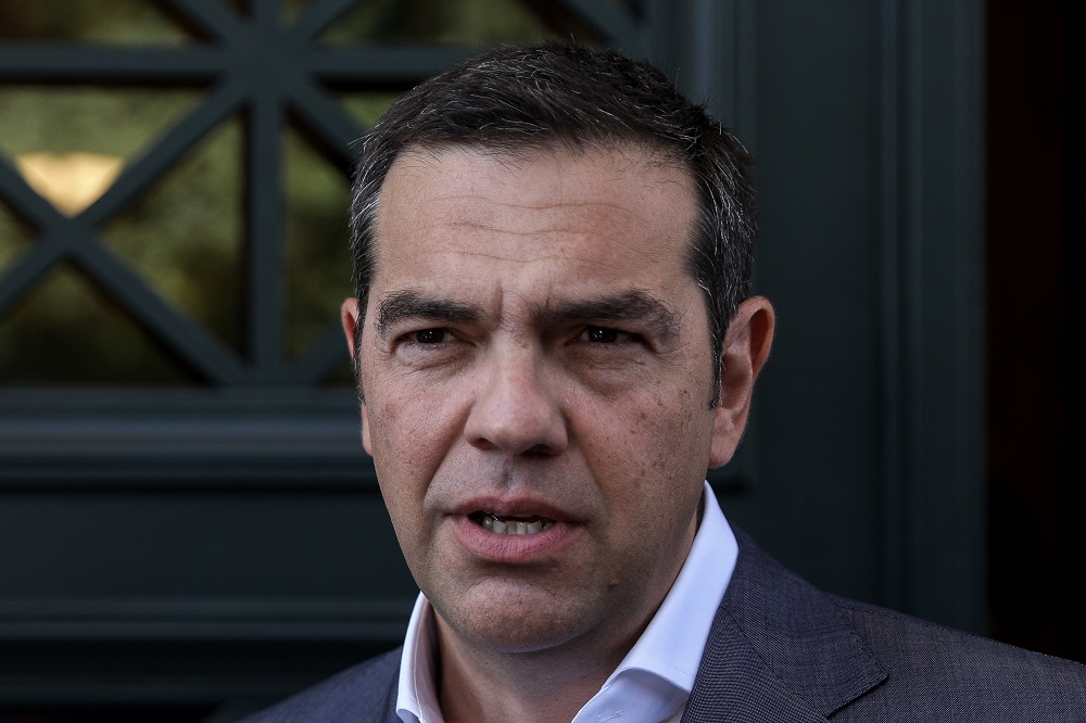 Τσίπρας: Συγχαίρει τον Μακρόν για τα… άπταιστα Ελληνικά του