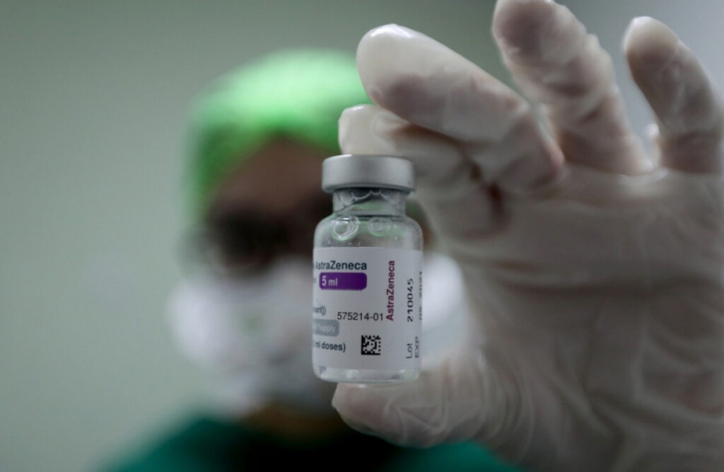 Nέα ανατροπή με όσους έκαναν εμβόλιο Astrazeneca – Τα νέα για την τρίτη δόση