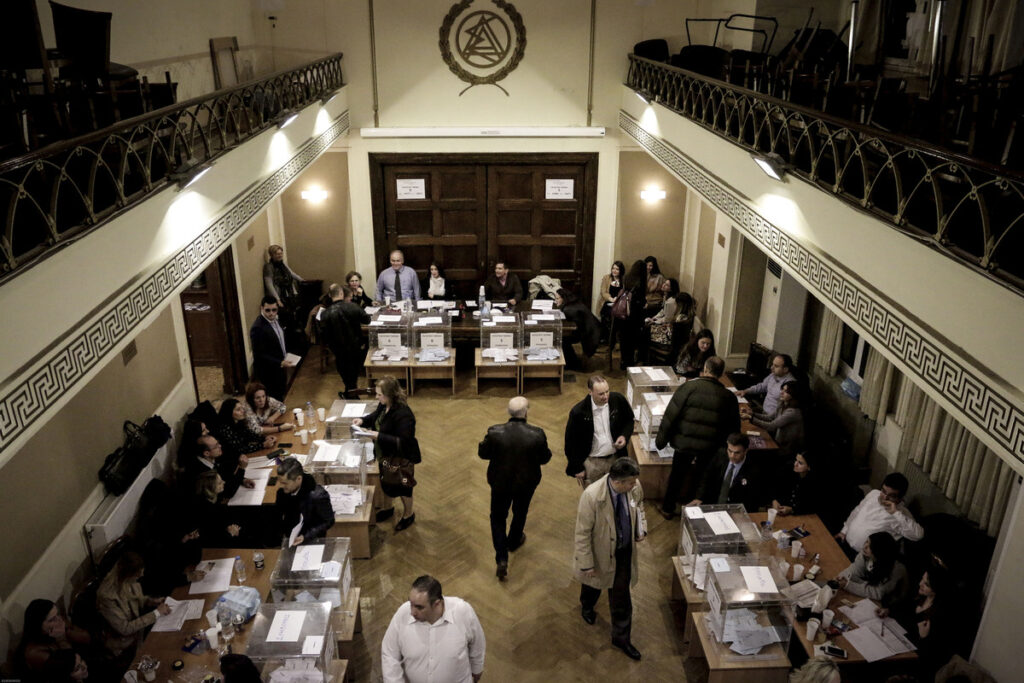 Υποκλοπές: Η γνωμοδότηση Ντογιάκου για την ΑΔΑΕ στο «στόχαστρο» του ΔΣΑ