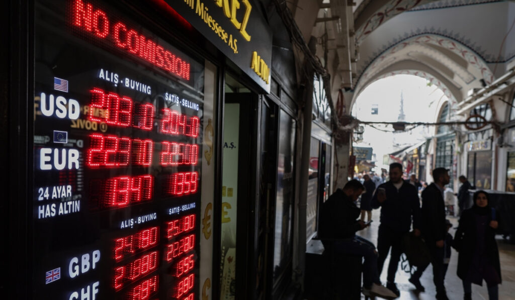 Εκλογές Τουρκία: Αναστολή συναλλαγών στο Xρηματιστήριο – «Βουτιά» 6,38% πριν καν ανοίξει