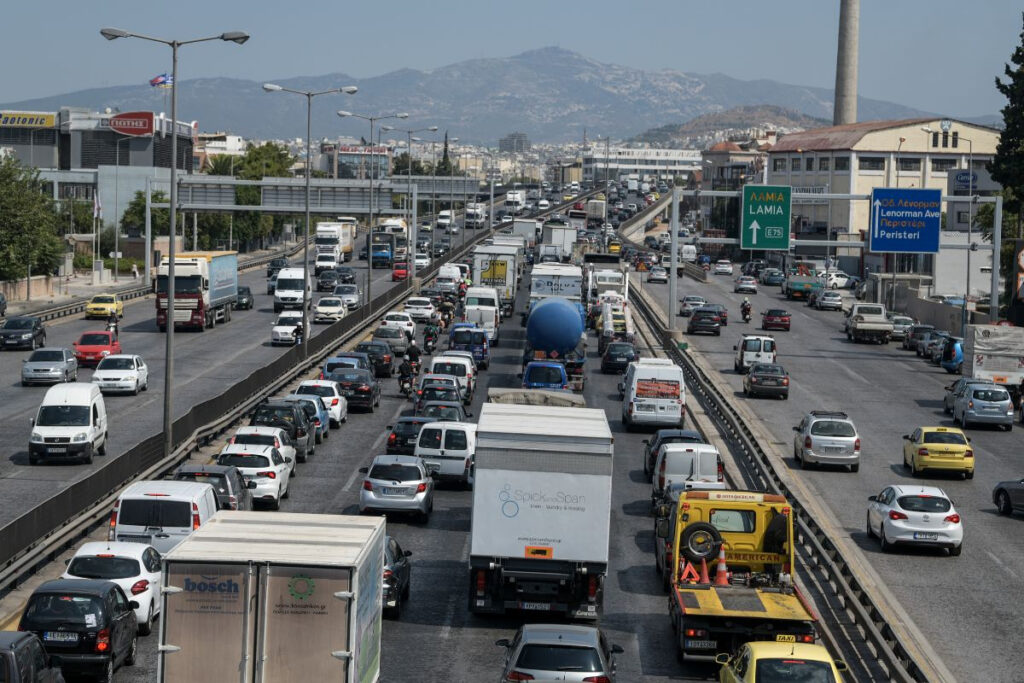 Κίνηση στους δρόμους: Στο «κόκκινο» ο Κηφισός και το κέντρο της Αθήνας (χάρτης)