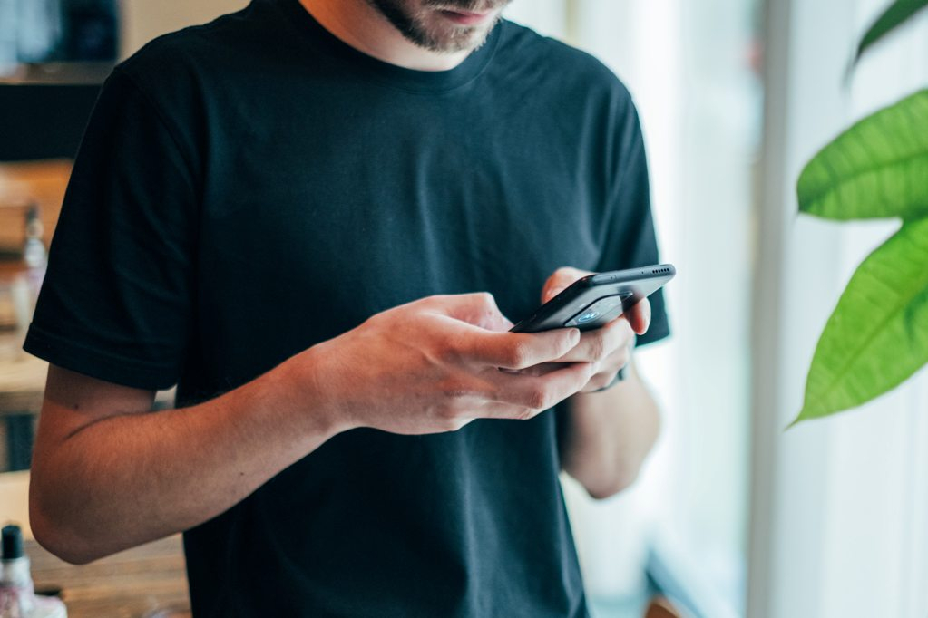 Δωρεάν το sms στο 13033