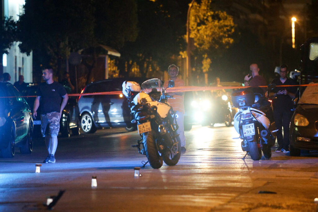 Πυροβολισμοί στα Πατήσια: Σφαίρα καρφώθηκε σε μπαλκόνι