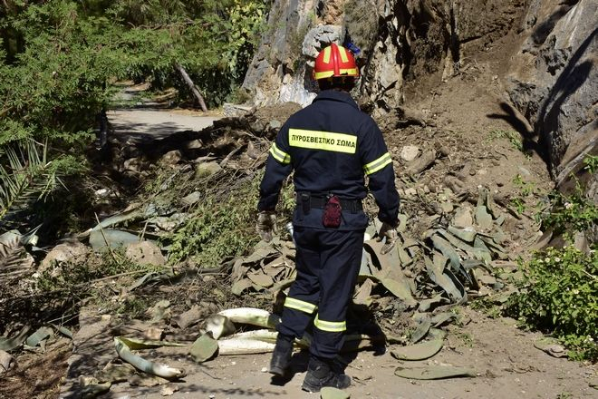 Ναύπλιο: Κατολίσθηση στην παραλία Αρβανιτιάς (Βίντεο)