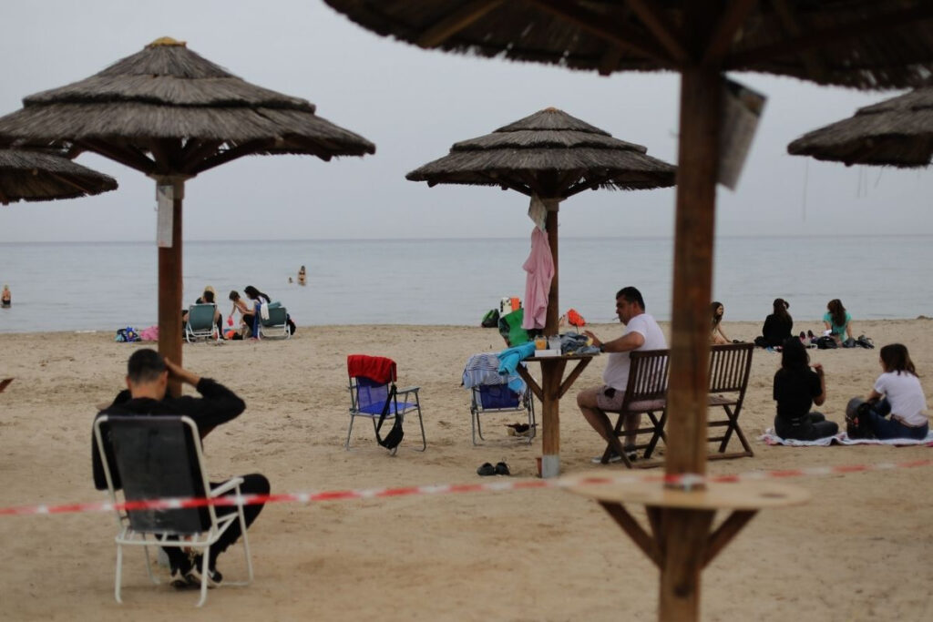 Πάμε για ολική άρση των μέτρων το Πάσχα; – Σήμερα οι αποφάσεις για Απόκριες και γήπεδα