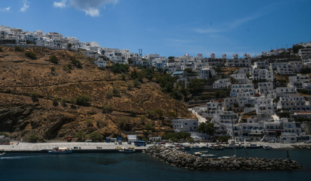 Θρίλερ στη Φολέγανδρο: Αναζητείται ο φίλος της 26χρονης