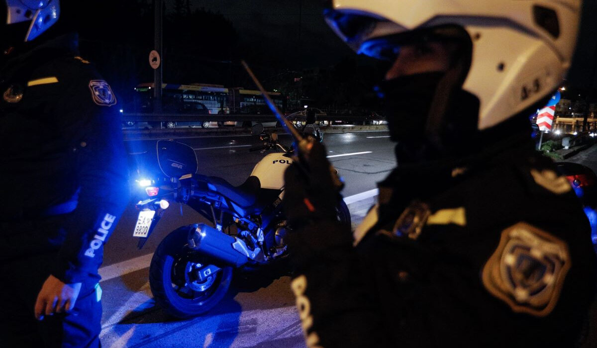 Ζάκυνθος: Οι διάλογοι που «καίνε» τον αξιωματικό της ΕΛΑΣ – «Ταρίφα» 4.000 ευρώ από κάθε μαγαζί