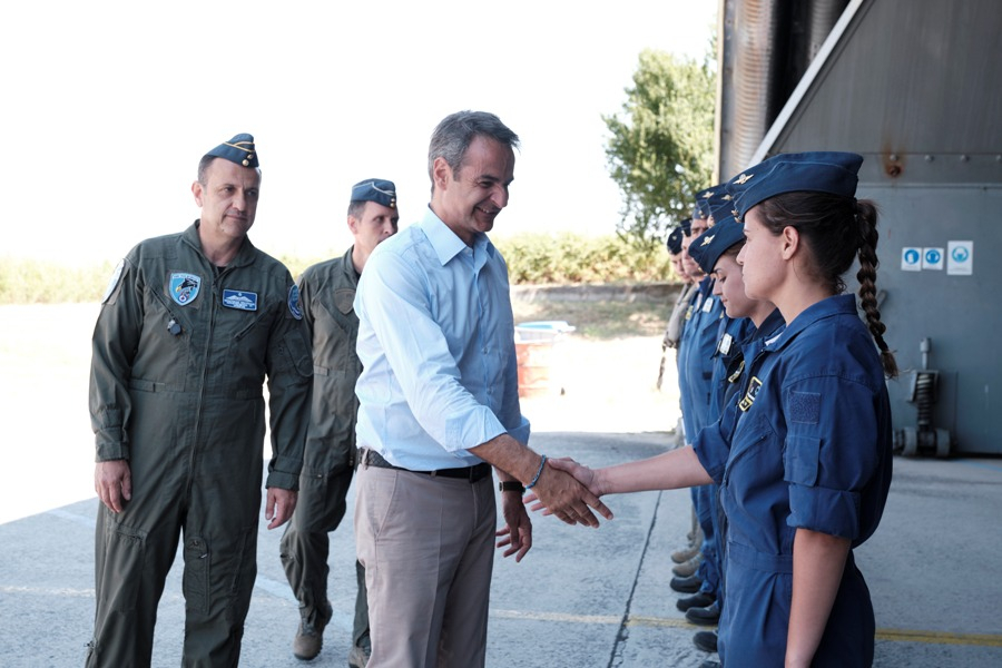 Μητσοτάκης: Θα είμαστε δίπλα στις Ένοπλες Δυνάμεις