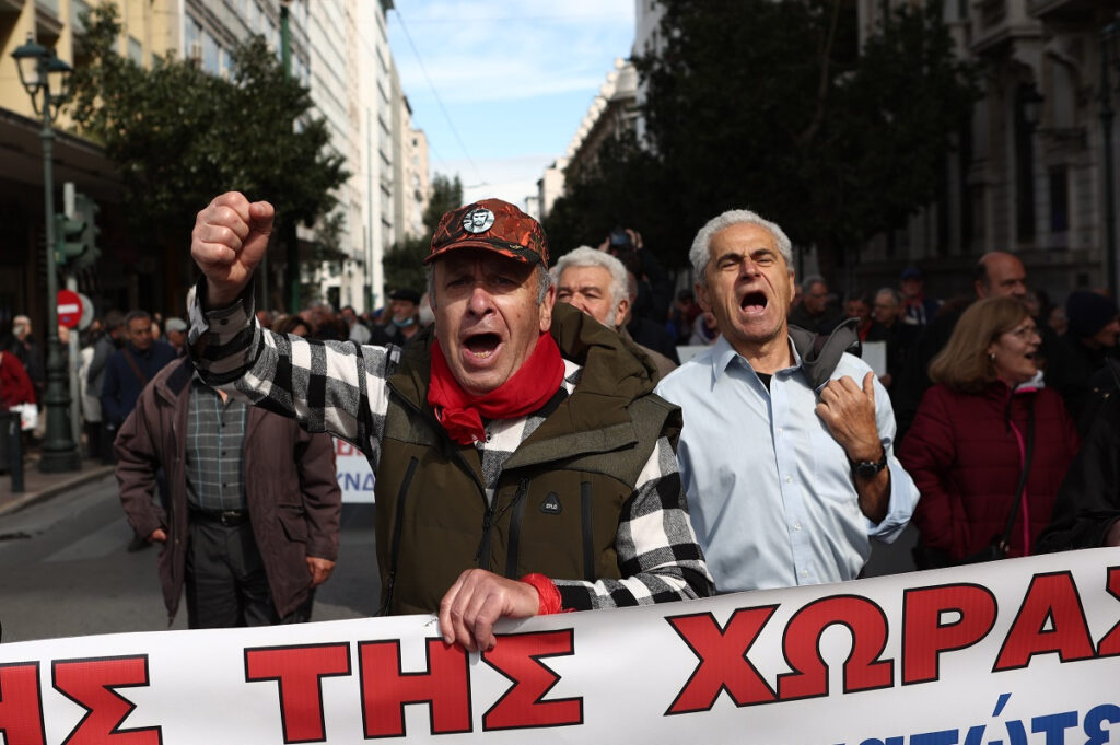 Συντάξεις 2024: Στο 3% οι αυξήσεις, στο μισό το εφάπαξ ποσό