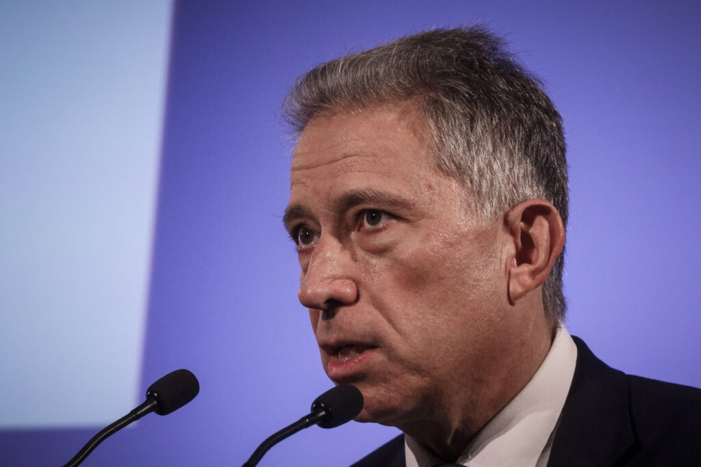 Χρυσόγονος: Στα όρια της συνταγματικότητας η αναστολή εργασίας