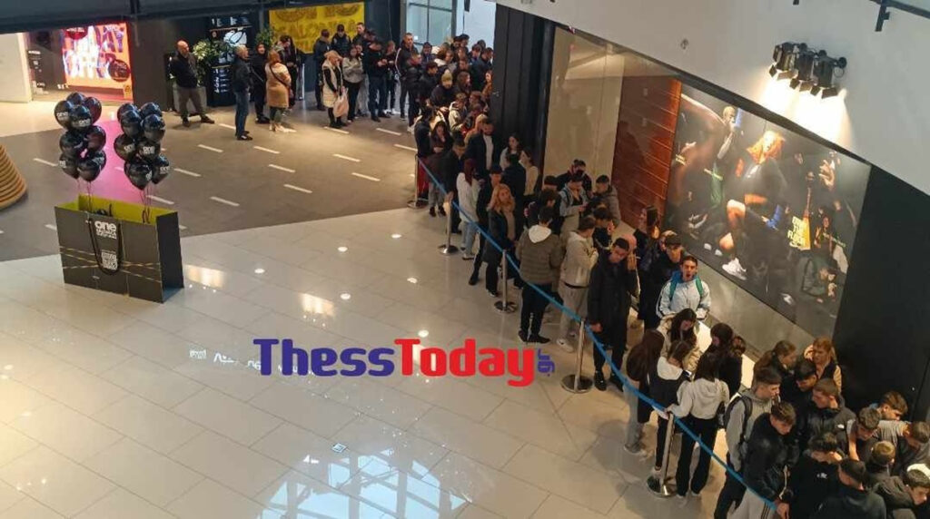 Μεγάλη ουρά για την Black Friday 2023 σε εμπορικό της Θεσσαλονίκης – Τι ψάχνουν (video)