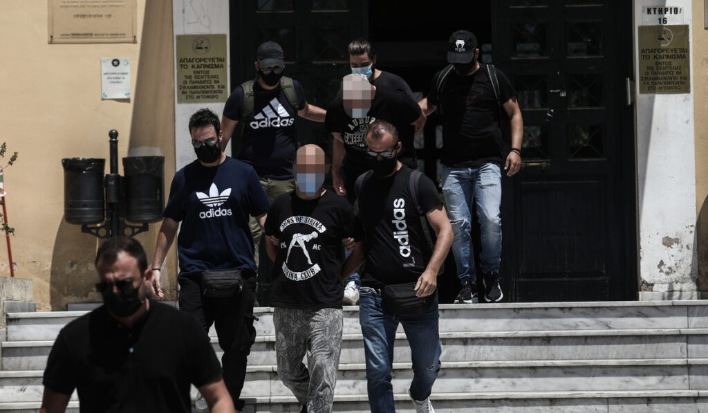 Ηλιούπολη: Σάλος με αστυνομικό που εξέδιδε 19χρονη – «Καταπέλτης» ο εισαγγελέας