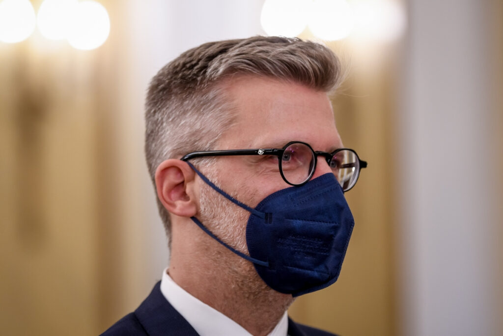 Σκέρτσος: Αυταρχικό να υποχρεωθεί ένας εργαζόμενος να είναι εμβολιασμένος