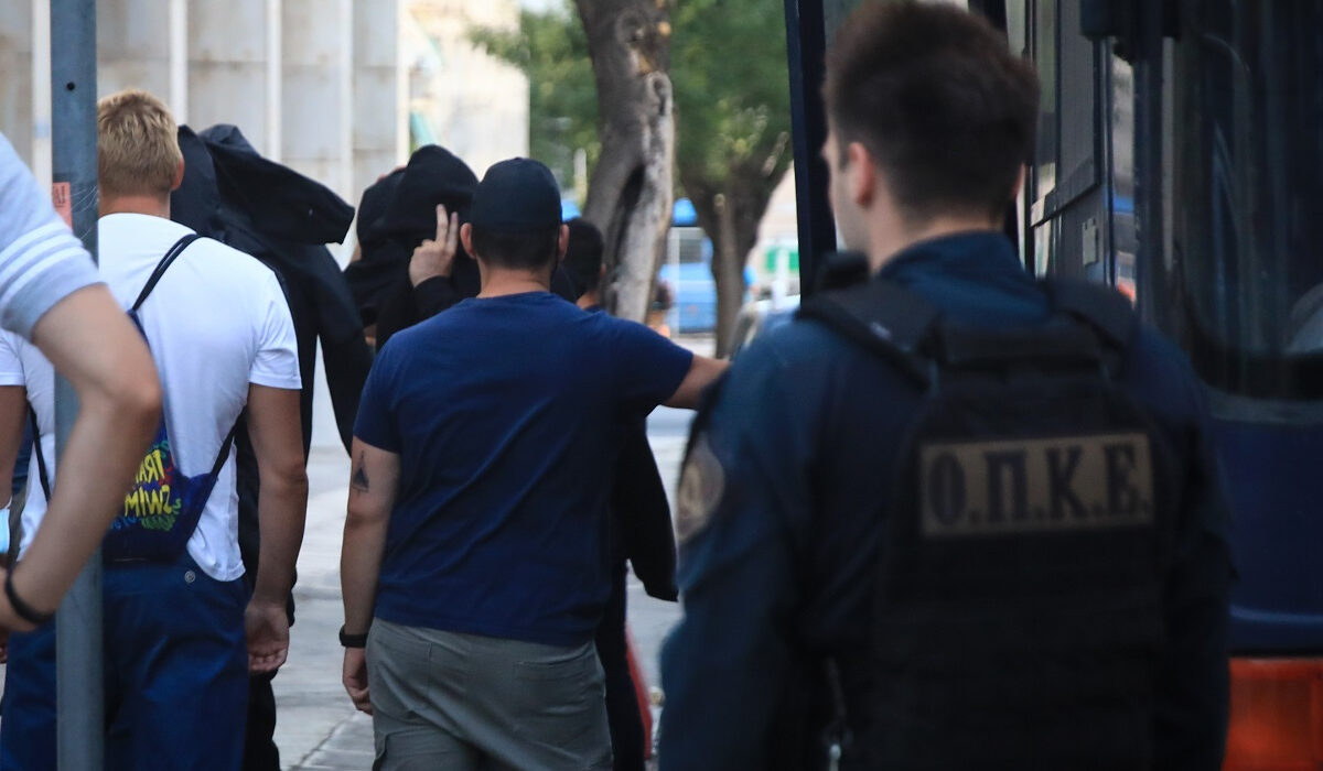 Νέα Φιλαδέλφεια: Μπλόκα για τους Κροάτες χούλιγκανς μετά το φιάσκο – Διαφεύγουν ακόμα 50 άτομα