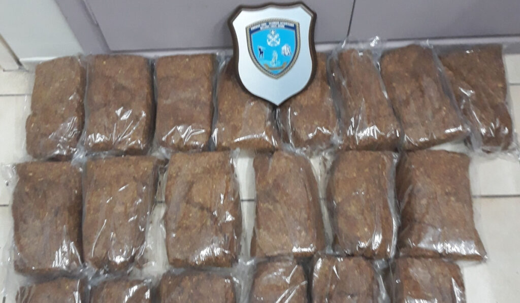 Στυλίδα: Συνελήφθη γνωστός λαϊκός τραγουδιστής για λαθραίο καπνό