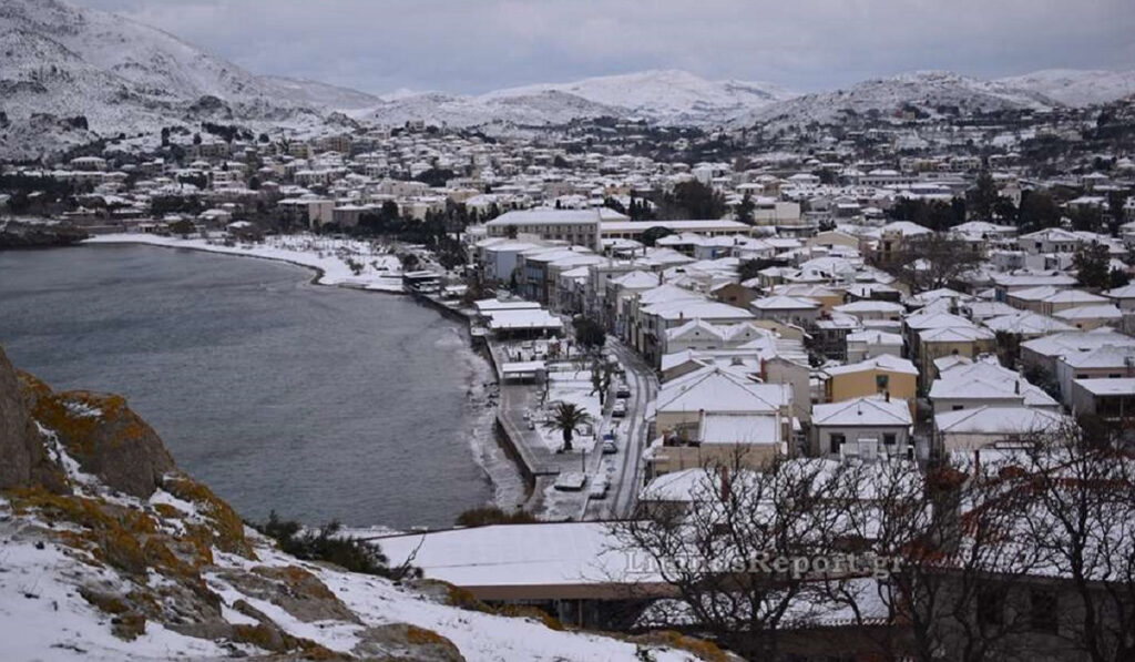 Χιόνια μέχρι και στις βάρκες σε Λήμνο και Θεολόγο – Εντυπωσιακές εικόνες