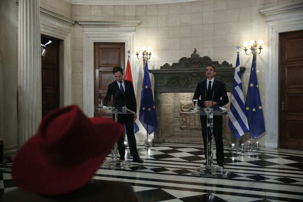 Πώς η κυβέρνηση Μητσοτάκη έγινε το «μαύρο πρόβατο» στα πιο έγκυρα διεθνή ΜΜΕ