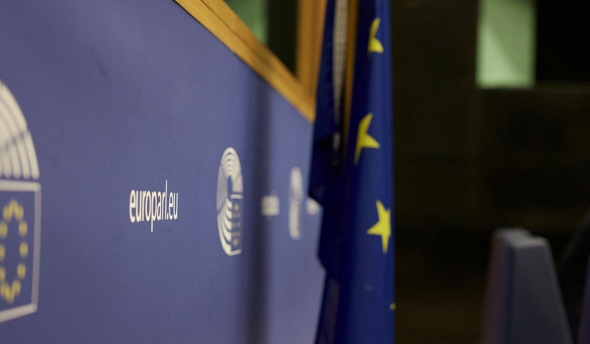 Σε συναγερμό η ΕΕ για έναν ενδεχόμενο πόλεμο Ρωσίας – Ουκρανίας: Έκτακτη τηλεδιάσκεψη των ηγετών