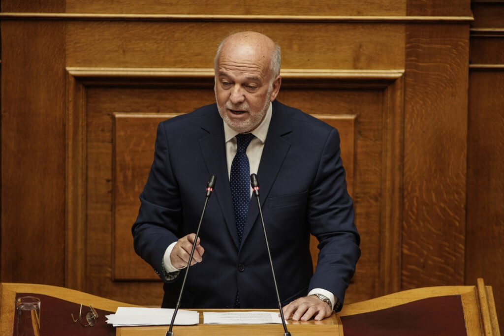 Από τις «προσωπικές απόψεις» Φλωρίδη, στον νόμο για το τέλος στο ακαταδίωκτο των τραπεζικών στελεχών