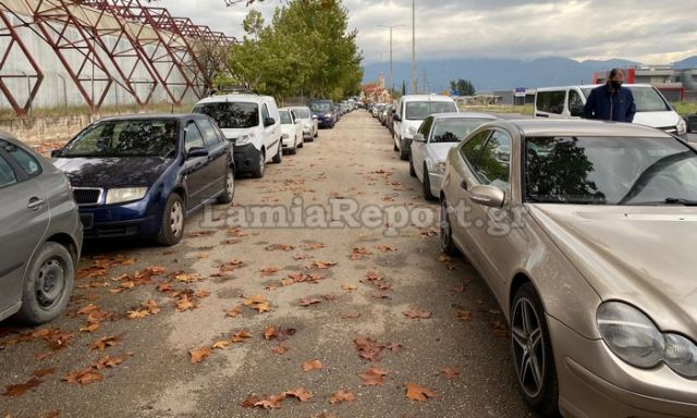 Λαμία: Τεράστιες ουρές για τα τεστ κορονοϊού του ΕΟΔΥ