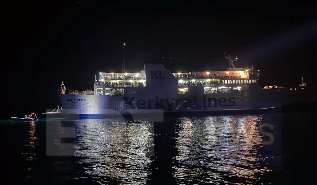 Ηγουμενίτσα: Αποκολλήθηκε το πλοίο «Αγία Θεοδώρα» που είχε προσαράξει