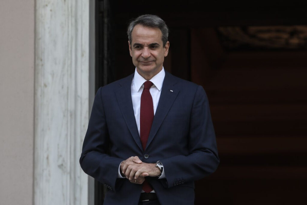 Εκλογές, ανασχηματισμός ή ένα… θαύμα – Σε περιδίνηση ο Μητσοτάκης