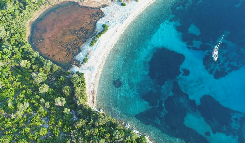 Τα άγνωστα νησάκια του Ιονίου με «άρωμα» δεκαετίας του ’60