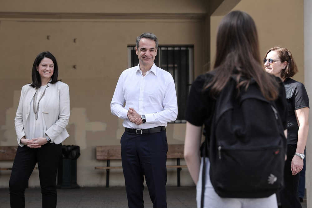 Επίσκεψη Μητσοτάκη στο 7ο Γυμνάσιο Αθηνών: «Τα καταφέραμε αλλά θέλει ακόμη πολλή προσοχή»