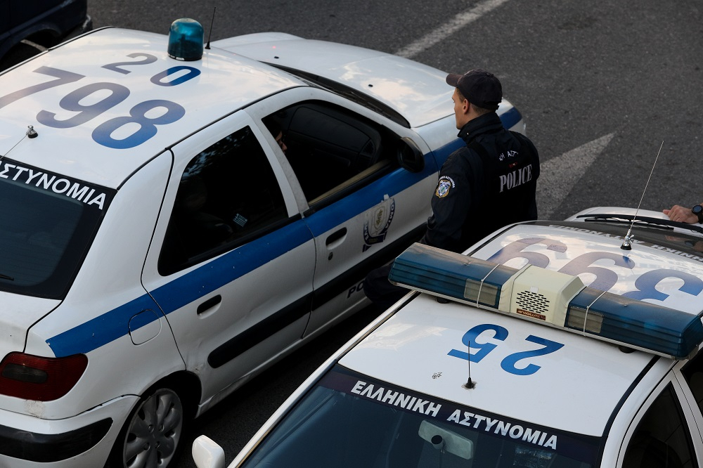 Γαλάτσι: Έφοδος σε βιοτεχνία για εμπόριο ναρκωτικών – Τραυματίας ένας αστυνομικός