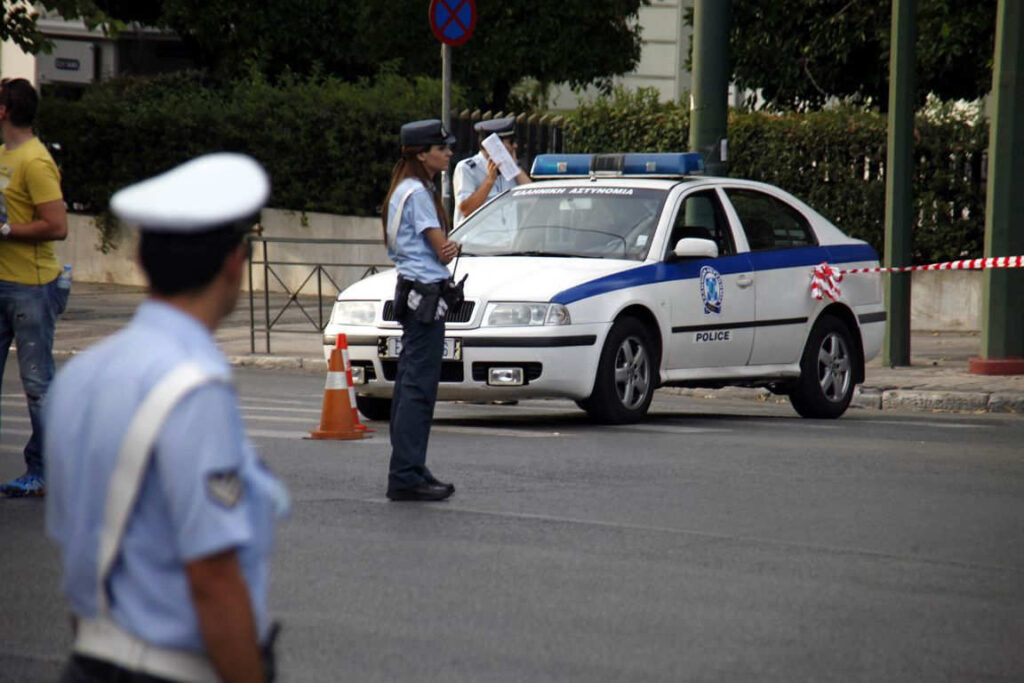 Παραδόθηκε ο οδηγός που παρέσυρε κι εγκατέλειψε 18χρονη στην Καλλιθέα