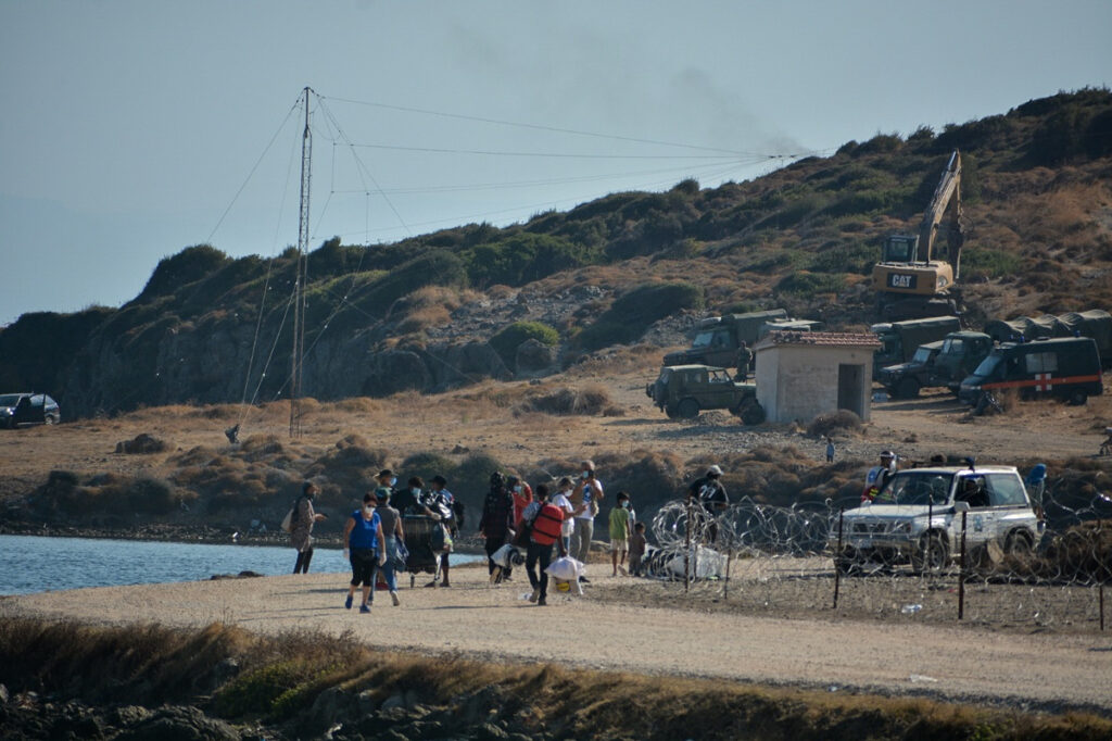 «Χτύπημα» σε μεγάλο κύκλωμα διακινητών: «Χρέωναν» 5.000 ευρώ για πλαστά έγγραφα