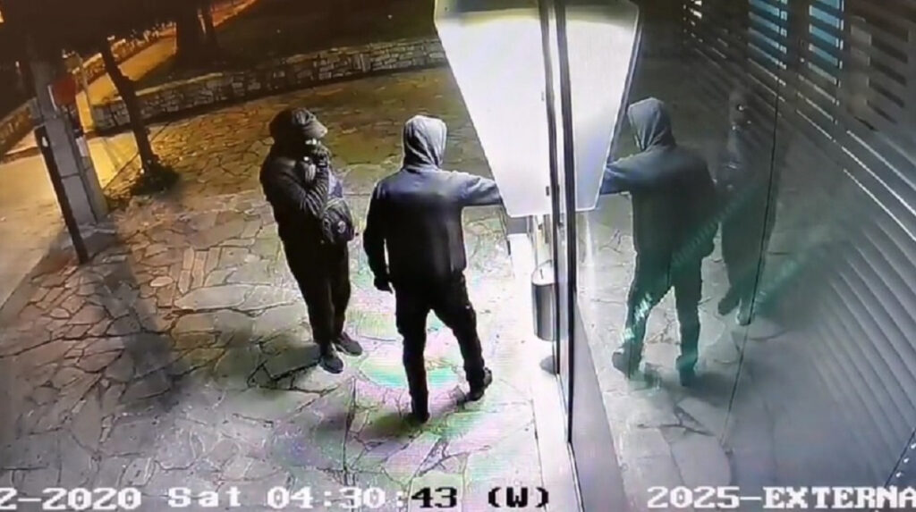 Καρέ καρέ η δράση σπείρας που ανατίναζε ΑΤΜ – Βίντεο ντοκουμέντο