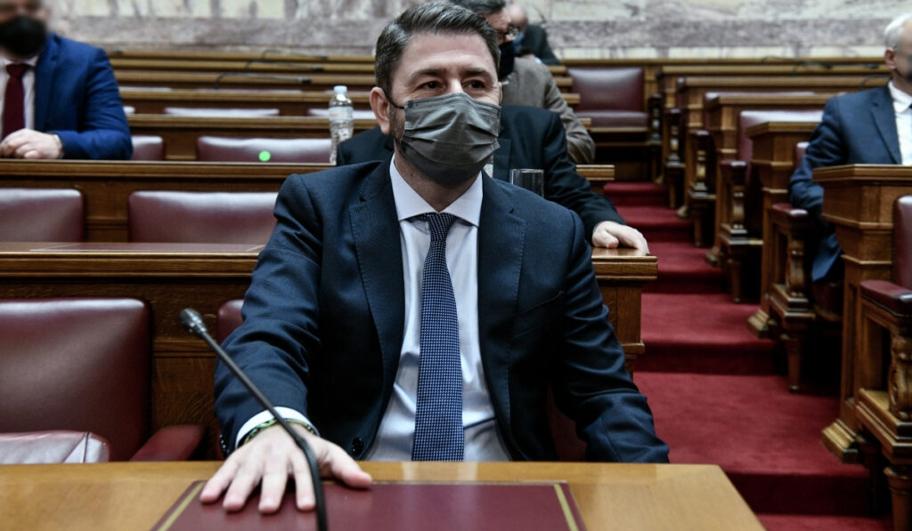 Ο Νίκος Ανδρουλάκης έγινε 43 ετών – Γενέθλια με λευκή τούρτα και ρούμι στη Βουλή