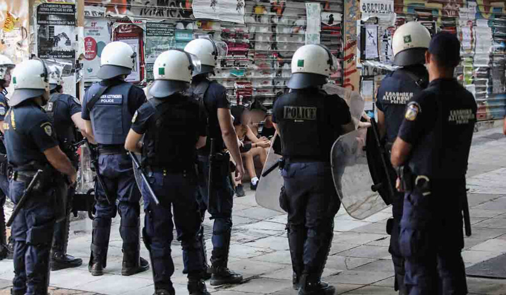 Επιχείρηση της ΕΛΑΣ στα Εξάρχεια – Ελέγχθηκαν 10 άτομα για διακίνηση ναρκωτικών