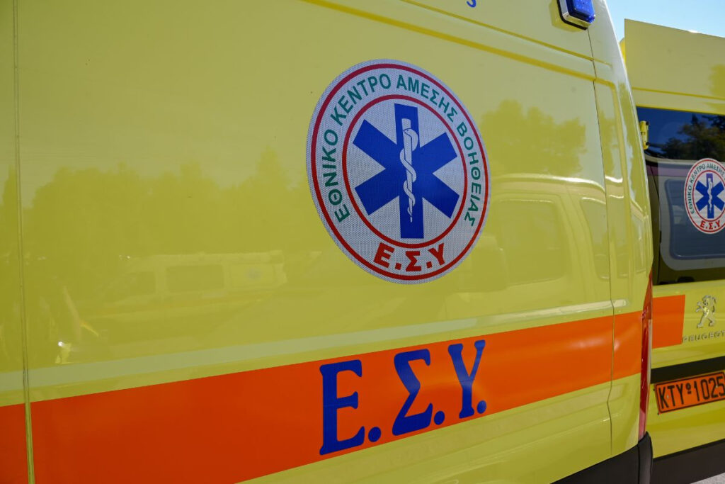 Σοβαρό τροχαίο στη Λ. Κηφισίας: Μηχανή παρέσυρε ηλικιωμένη και τρίχρονο παιδί
