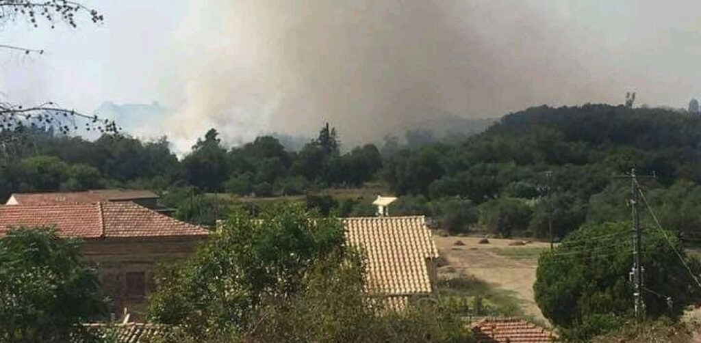 Σε ύφεση τα πύρινα μέτωπα σε Κέρκυρα και Λέρο (video)