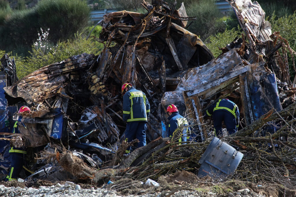 Τέμπη: Σοβαρές καταγγελίες από συγγενείς των θυμάτων – «Βαγόνια αποσύρθηκαν βεβιασμένα»
